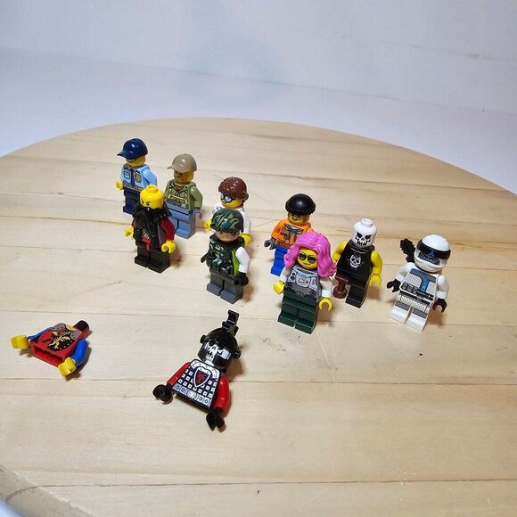 Lot Of 9 Mixed Lego Minifigures From Different Lego Sets + 2 Torsos - Picture 2 of 4